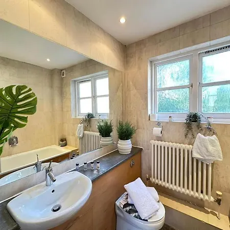 Comfortable Family London