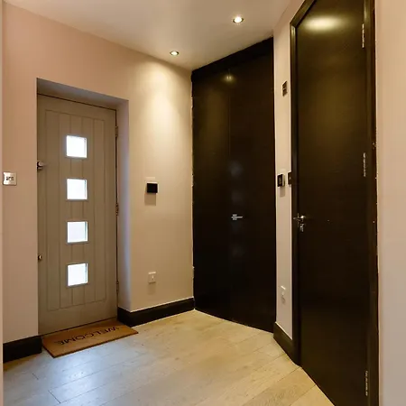 2bed House With Private Garden * Twickenham