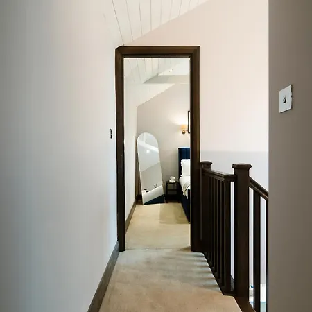 2bed House With Private Garden *