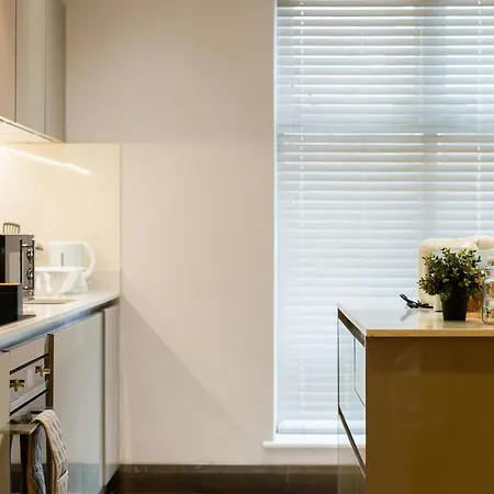 2bed House With Private Garden Twickenham