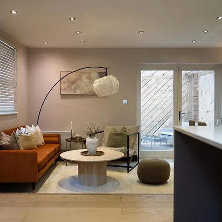 2bed House With Private Garden *