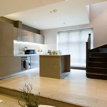 2bed House With Private Garden Holiday home Twickenham