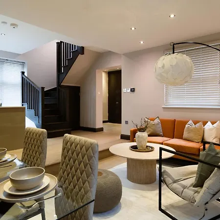 2bed House With Private Garden *
