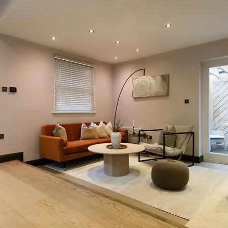 2bed House With Private Garden *