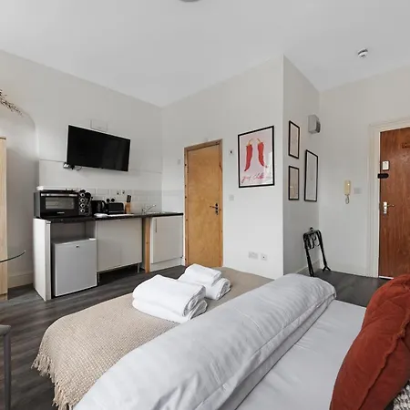 Archway Station - Double Bed Apartment *