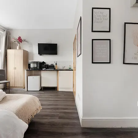 Archway Station - Double Bed Apartment