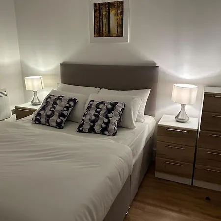 Apartment Hanger Lane Luxury