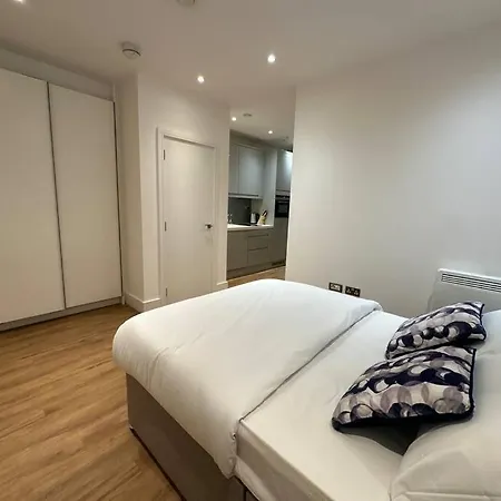Hanger Lane Luxury Perivale
