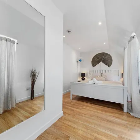 3 Bdr Flat In Mayfair Haymarket Central Hy4 London