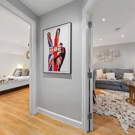 3 Bdr Flat In Mayfair Haymarket Central Hy4 Apartment London