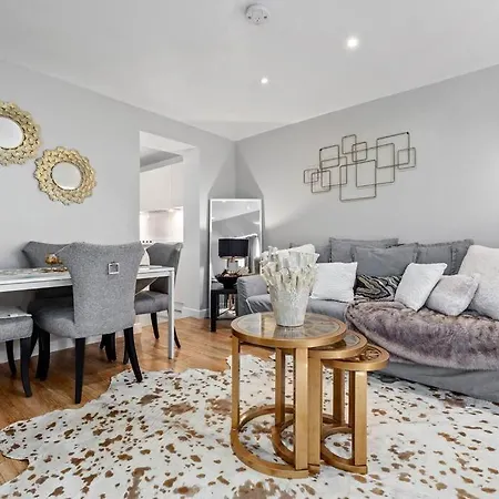 3 Bdr Flat In Mayfair Haymarket Central Hy4 London