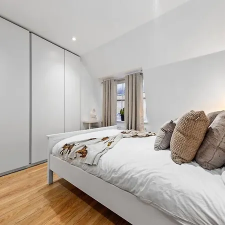 Apartment 3 Bdr Flat In Mayfair Haymarket Central Hy4