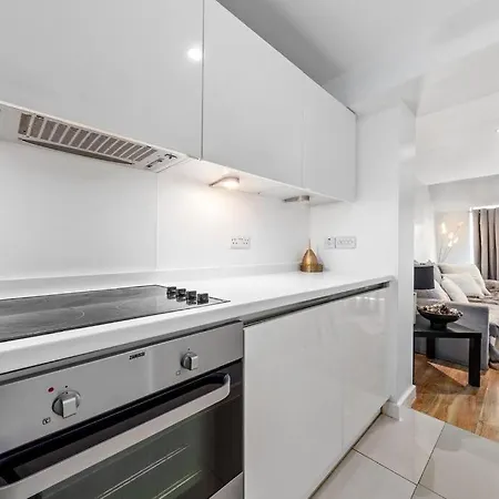Apartment 3 Bdr Flat In Mayfair Haymarket Central Hy4 London