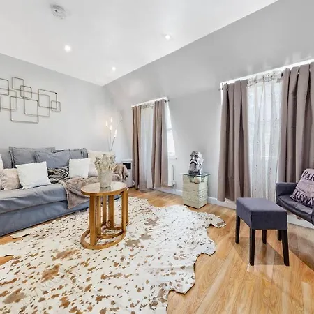 3 Bdr Flat In Mayfair Haymarket Central Hy4 Apartment London
