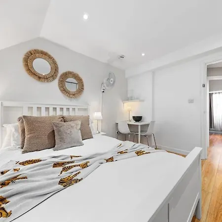 3 Bdr Flat In Mayfair Haymarket Central Hy4 * London