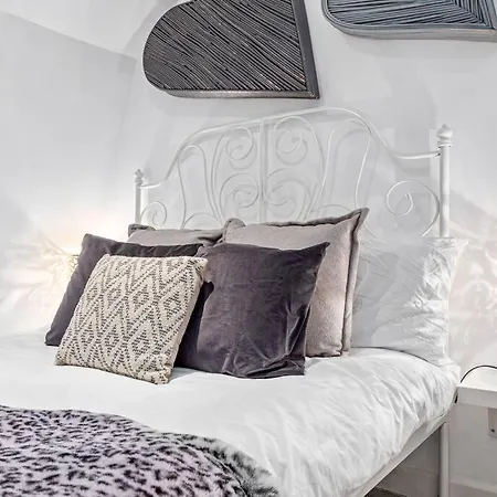 3 Bdr Flat In Mayfair Haymarket Central Hy4 * London