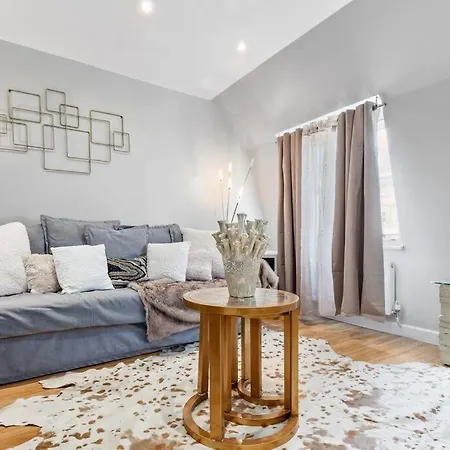 Apartment 3 Bdr Flat In Mayfair Haymarket Central Hy4 *