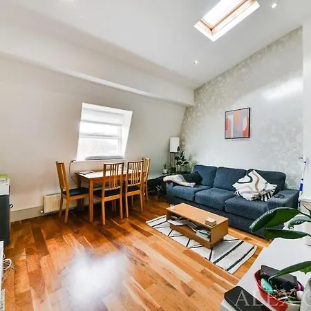 Cosy Caledonian Road Apartment, Nearby Tube And Restaurants * London