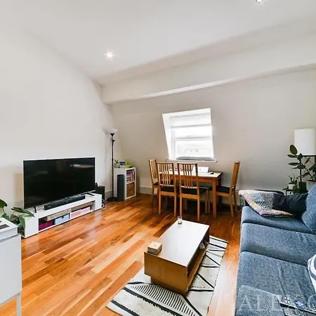 Apartment Cosy Caledonian Road Apartment, Nearby Tube And Restaurants
