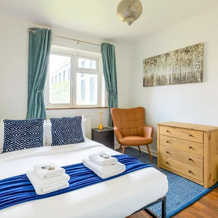 Renovated 2-storey 2br Wgarden Near Angel St London