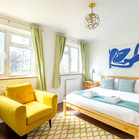 Renovated 2-storey 2br Wgarden Near Angel St *