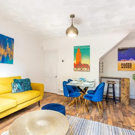 Apartment Renovated 2-storey 2br Wgarden Near Angel St