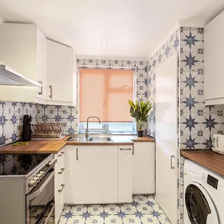 Renovated 2-storey 2br Wgarden Near Angel St *