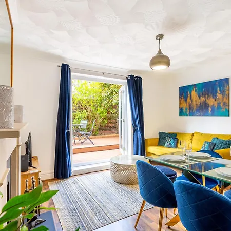 Apartment Renovated 2-storey 2br Wgarden Near Angel St