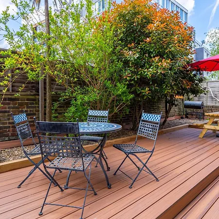 Apartment Renovated 2-storey 2br Wgarden Near Angel St *