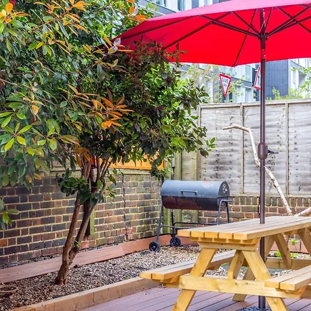 Renovated 2-storey 2br Wgarden Near Angel St *