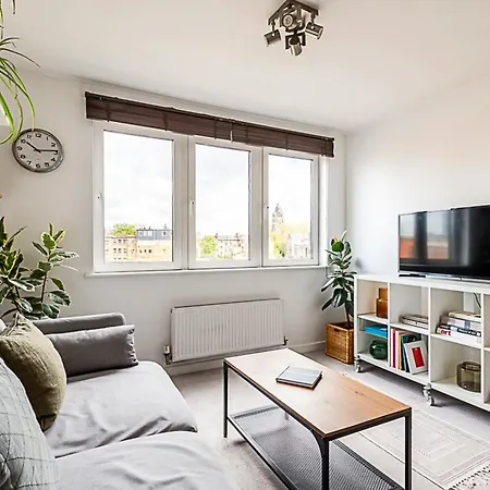 Chic & Modern Dalston Apartment *