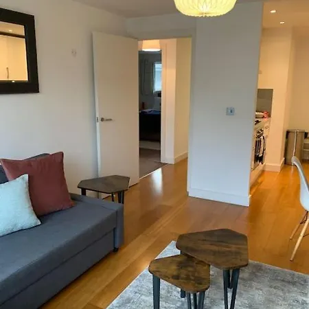 2 Bed Apt, Hoxton, Canal Views Apartment *