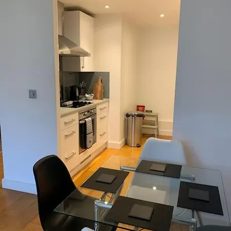 Apartment 2 Bed Apt, Hoxton, Canal Views