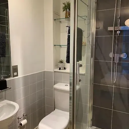 2 Bed Apt, Hoxton, Canal Views * London