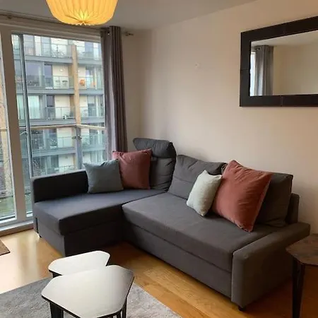 Apartment 2 Bed Apt, Hoxton, Canal Views London