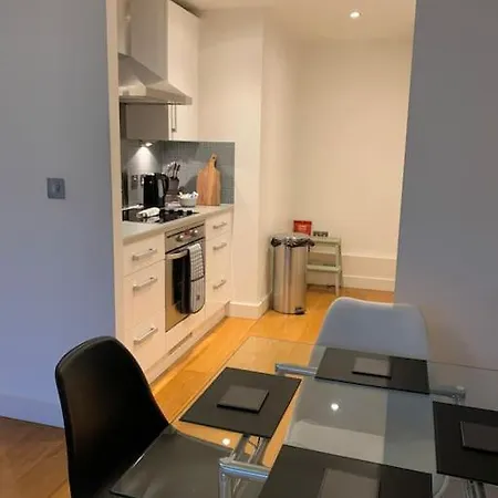 2 Bed Apt, Hoxton, Canal Views Apartment