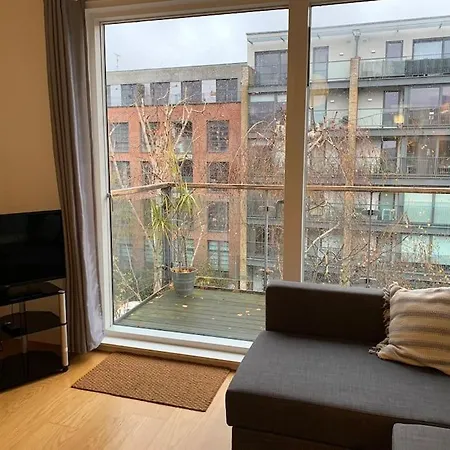 2 Bed Apt, Hoxton, Canal Views Apartment London