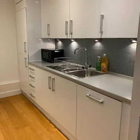 2 Bed Apt, Hoxton, Canal Views Apartment *