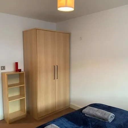 Apartment 2 Bed Apt, Hoxton, Canal Views *