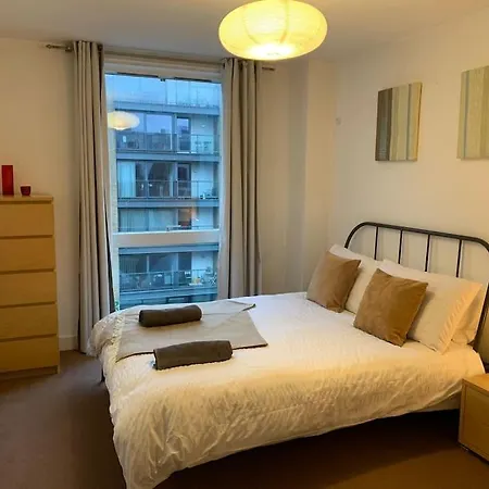 Apartment 2 Bed Apt, Hoxton, Canal Views London