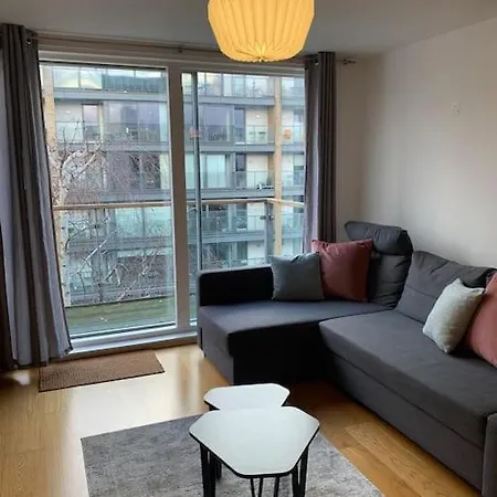 2 Bed Apt, Hoxton, Canal Views Apartment