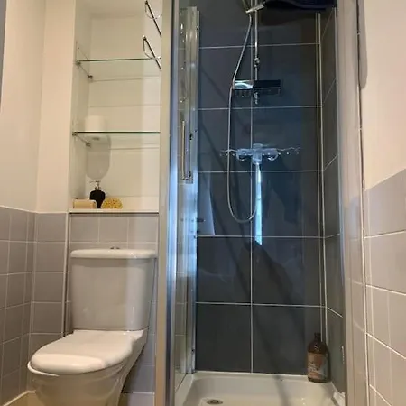 2 Bed Apt, Hoxton, Canal Views Apartment *
