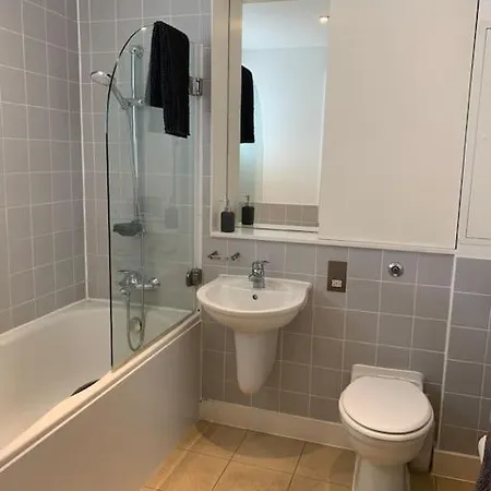 Apartment 2 Bed Apt, Hoxton, Canal Views London
