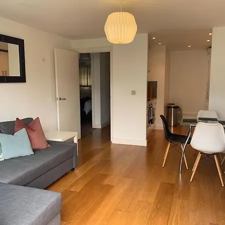 Apartment 2 Bed Apt, Hoxton, Canal Views *