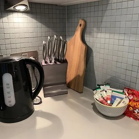 Apartment 2 Bed Apt, Hoxton, Canal Views