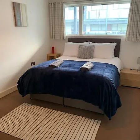 Apartment 2 Bed Apt, Hoxton, Canal Views *