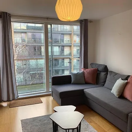 Apartment 2 Bed Apt, Hoxton, Canal Views