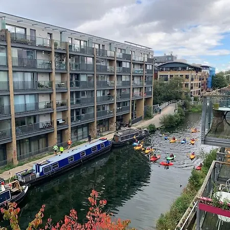 2 Bed Apt, Hoxton, Canal Views Apartment *
