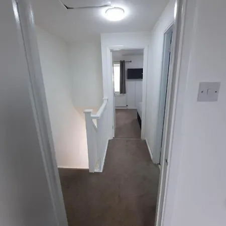 Impeccable 2-bed House In Thamesmead London Holiday home Thamesmead (Greater London)