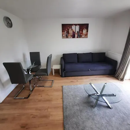 Holiday home Impeccable 2-bed House In Thamesmead London Thamesmead (Greater London)
